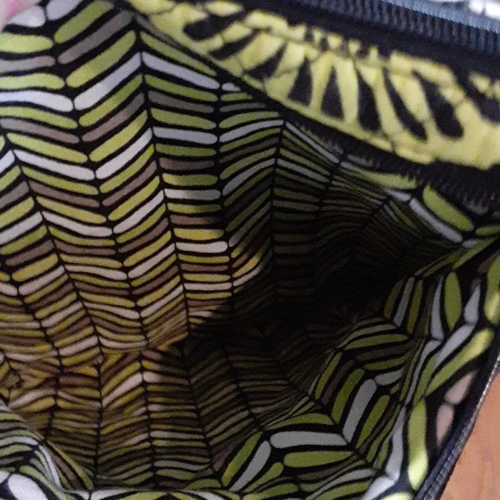 Vera Bradley Hipster....Excellent condition SOLD - Picture 6 of 7